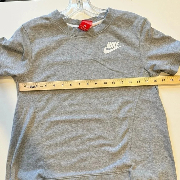 Nike Short Sleeve Drop Tail Crew Neck Athletic Shirt Women’s size X Small - Picture 10 of 11
